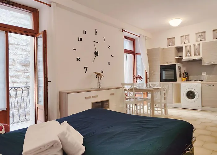 Ferienwohnung 1Dest - Downtown Balcony & View Riva del Garda